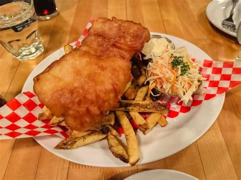 10 restaurants for fish and chips delivery in Toronto .